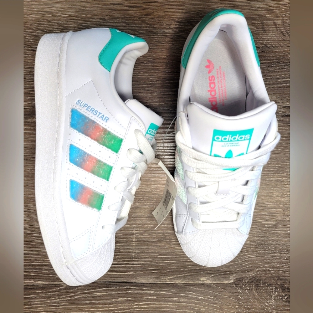 Adidas Originals Superstar Fuzzy Stripes White. Size 4.5Y